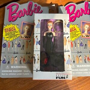 2 adorable collectible Barbie keychains - 90s